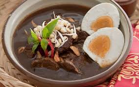 Rawon Daging Khas Jawa Timur Ada banyak macam resep masakan daging sapi seperti rendang sapi dan lain lain.