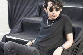 Kombinasi suara so you yang manis namun agak serak serta vokal yang nyaring dan jelas dari baek hyun membuat lagu ini menjadi sedikit terasa emosional. 5 Lagu Pamungkas Yang Wajib Didengar Tengah Naik Daun