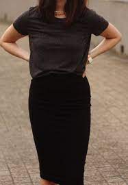 Pencil Skirt Matched With A Simple Tee I Am In Love This Look And That You Can Dress It Pencil Skirt Casual Pencil Skirt Outfits Casual Pencil Skirt Outfits