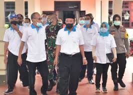 Pabrik sepatu memproduksi adidas palsu. Kader Lingkungan Hidup Tabloid Suksesi Nasional