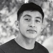 Sara Batt's Instagram, Twitter & Facebook