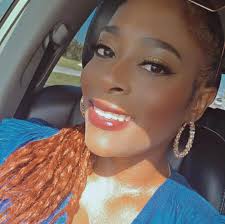 Summer Walker knows a thing or two about moving on! The singer reposted the  photo of Kash Doll and her alleged new boo NFL star Za'Darius Smith,  praising Kash for finding happiness