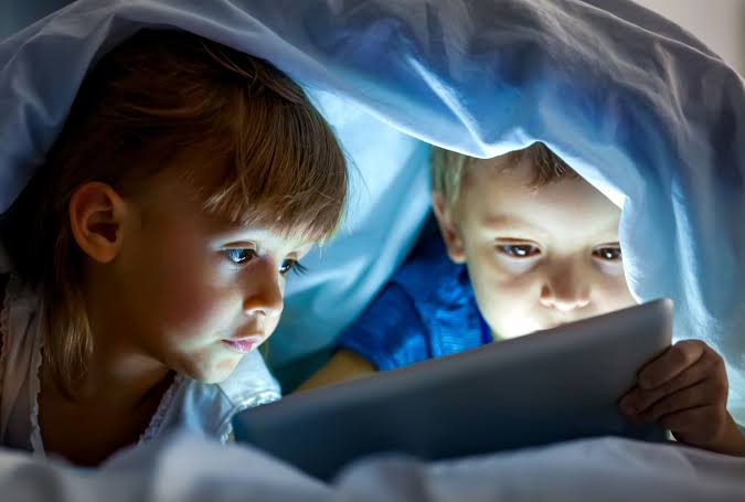 The Impact of Screen Time on Speech and Language Development - Hear Speak Rehab