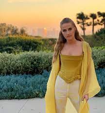 Her debut single more hearts than mine peaked at number 30 on the billboard hot 100 chart dated may 1, 2019. Ingrid Andress Arthouse