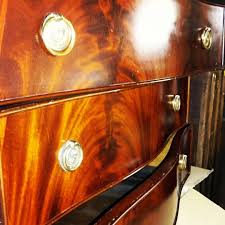 Das Furnier Ist Gereinigt Und Mehrfach Poliert Eines Der Beschlage Benotigte Einen Neuen Ring Zum Aufziehen Der Lade In 2020 Antique Dresser Home Decor Storage Chest