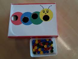 Het spel bevat 40 kaartjes van zeer stevig karton. 10 Activiteiten Rond Het Boek Van Rupsje Nooitgenoeg
