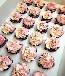 Romantic Pinks A Lot Of People Ask What Tips I Use And I Really Just Use My Favourites Wiltoncakes Sweet 16 Cupcakes Cupcake Cake Designs Dessert Decoration