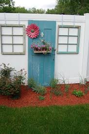 50 Ideas For Garden Decorations Of Old Windows And Doors Vinyl Fence Decor Fence Decor Garden Doors