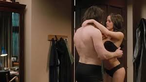 У вас в фильме такой запоминающийся длинный кожаный плащ. Akademiya Vampirov Pervyj Tizer S Daniloj Kozlovskim Spletnik