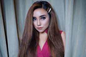 #salmafina i pray 4 you to become a blessing to all moslems,christians and also mualafs around the may the protection our lord jesus christ be with u wherever you go. Unggahan Perdana Salmafina Sunan Setelah Pindah Agama Okezone Celebrity