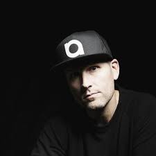 gigamusic feat. Sarah Deen