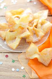 Le chiacchiere di carnevale sono buone, dolci, croccanti, friabili sono apprezzate da grandi e piccini, provate la nostra ricetta è infallibile! Chiacchiere Di Carnevale O Fiocchetti La Ricetta Originale
