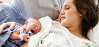 عادةً ما تبقى العديد من النساء في المنزل أثناء المخاض المبكر، ولكن من المهم معرفة موعد الاتصال. Ø·Ø±Ù‚ ØªØ®ÙÙŠÙ Ø¢Ù„Ø§Ù… Ø§Ù„ÙˆÙ„Ø§Ø¯Ø© Ø§Ù„Ø·Ø¨ÙŠØ¹ÙŠØ© Ù…ÙˆÙ‚Ø¹ Ù…ØµØ§Ø¯Ø±