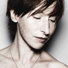 Joanna Walsh (@badaude@zirk.us)