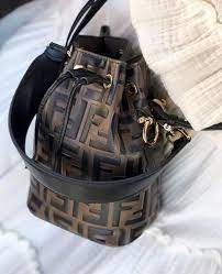 新作 フェンディスーパーコピー ブラウンレザー ミニバッグ トートバッグ モノグラム 8bs010a3zgf13vk フェンディ バッグ ミニバッグ