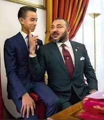 هذا الشبل من ذاك الأسد جلالة الملك محمد السادس في صورة رائعة رفقة ولي العهد سمو الأمير مولاي الحسن Royals Lalla Salma Moroccan Wedding Royal Family