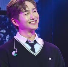 When will Onew's VIP Wonder email instructions be sent for the Dallas  concert?