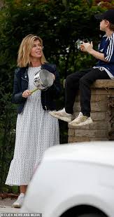 Kate garraway spoke to piers and susanna of her husband derek's first words during his long battle with coronavirus. Kate Garraway Joins Her Kids For Weekly Salute As Her Husband Derek Remains In Icu Express Informer