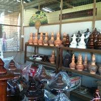 This clay is found only around the riverbanks and paddy fields in sayong amongst the many types of labu sayong, the black calabash is the most popular and easily identifiable. Pusat Kraftangan Labu Sayong