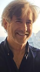 En Jakarta, una ciudad increíble, la cuarta ciudad mas poblada del planeta  y hoy me fui al Gran Indonesia Mall donde me he cortado por fin un poco el  pelo y estuve de compras. Mañana comienza el ...