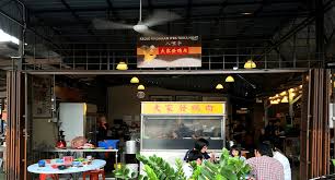 Kalau orang kl boleh jalan atas kaca kat skybox, orang penang kat rainbow walk dan orang melaka kat the shore, now tempatnya cantik, ada dewan makan, dewan berhawa dingin, bilik tidur, bilik tidur dorm, tandas, bilik mandi, kolam ikan, tracking game dan tempat. Semua Yang Perlu Kamu Tahu Tentang Johor Bahru