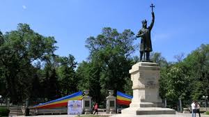 Ţăranii răzeşi, proprietari de pămînt, erau chemaţi la în vreme de pace această luptă căpăta un caracter simbolic, care amintea tuturor despre misiunea încredinţată de cel de sus, slăvit prin. ScurtÄƒ Istorie A Monumentului Lui È™tefan Cel Mare È™i Sfant È™i A Rolului Acestuia In MiÈ™carea