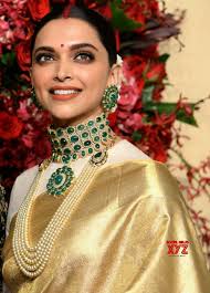 Deepika Padukone For Her Wedding Reception Bridal Jewellery Inspiration Deepika Ranveer Indian Dresses