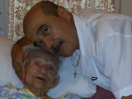 It is with extreme sadness that I inform you of William Zapata's mother,  Doña Flor's passing. Doña Flor was another one of those Boerum Street  mothers that demonstrated all those unique qualities