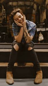 The magazine shared their harry styles cover for the first time yesterday, and let's all just take a moment to collect ourselves and wipe the drool from our mouths. 27 Blanket Ideas Harry Styles Harry Styles Photos Edward Styles