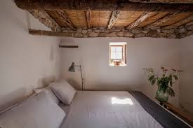 Sinds kort staat onze loods weer helemaal vol met leuke spullen. Rare Small Rustic Estate Very Close Santa Gertrudis For More Info Contact Zan Ibiza Interior Deco Home Interior