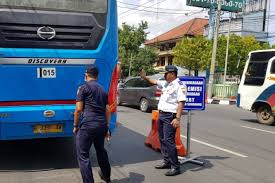 Putera mulya trans jawa menyediakan layanan bus begini sopir bus transjogja mengemudi. Penumpang Transsemarang Menurun Menyusul Kebijakan Bekerja Dari Rumah Antara News