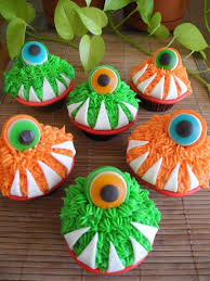 Monster Halloween Muffins Deko Ideen Buttercreme Augen Marzipan Halloween Cupcakes Halloween Sussigkeiten Selber Machen Halloween Muffins Dekorieren
