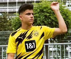 Mit 5:0 fegte borussia dortmund die düsseldorfer fortuna aus dem stadion. Neues Bvb Sondertrikot Ist Direkt Ausverkauft Bvbwld De