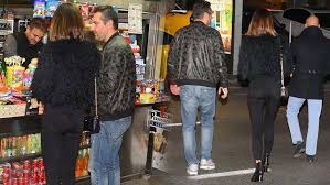 2012 yılında hayatını işadamı can tursan ile birleştiren oyuncu hande subaşı'nın evliliklerini bitirme kararı aldığı haber veriliyor. Hande Subasi Eski Esine Geri Dondu Magazin Haberleri