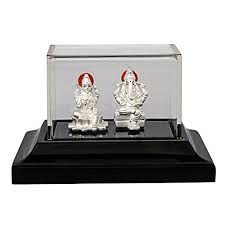 For the couple with a serious case of wanderlust, a unique wedding gift to help them track their adventures together. Pure Silver Gift Items For Marriage Indian Wedding Below 1000