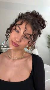 Leslie Gallego's Instagram, Twitter & Facebook