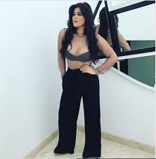 La vedette lyn may ha compartido en su cuenta de instagram algunas imágenes de su juventud que dan cuenta de la belleza de su rostro antes de someterse a desafortunados tratamientos estéticos. Gomita Hace Drastico Cambio De Look Y La Comparan Con Lyn May Tkm Mexico