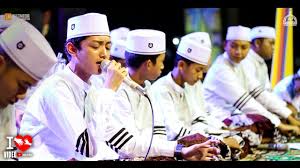 Dan yang pasti sangat membuat hati adem. Lirik Khudzuni Syubbanul Muslimin Sholawat Diadona Id