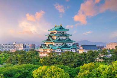 名古屋城と緑豊かな名城公園, AI generated