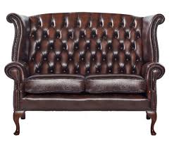 Couch, long upholstered seat having a back and arms. Meisterliche Englische Ledersofagarnitur Das Chesterfield Wing Sofa Chesterfield Mobel