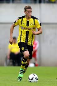 2 3 born 27 april 1989) is a german footballer who plays as a defensive midfielder and central defender for bundesliga club bayer leverkusen and germany. 12 Ideas De Sven Bender Futbol Borussia Dortmund Dortmund