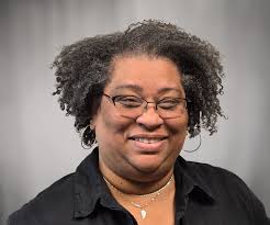 Marla Robinson, Analista de Gestión IV