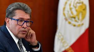 Monreal pide aplazar la discusión de la iniciativa sobre vacaciones dignas 