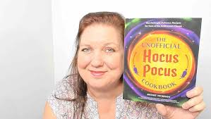 The Unofficial Hocus Pocus Cookbook: Bewitchingly Delicious Recipes for  Fans of the Halloween Classic: Thoreson, Bridget: 9781646042418:  Amazon.com: Books