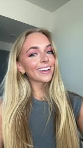 Anna Moffatt's Instagram, Twitter & Facebook