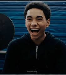 Isaac Buck's Instagram, Twitter & Facebook