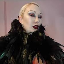 Emily Knott (@EmilyEmzknot)