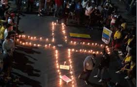 Las protestas en colombia comenzaron el pasado 28 de abril con un paro nacional en rechazo a una reforma tributaria enviada por el gobierno de duque al congreso, bajo el nombre de ley de solidaridad sostenible, con la cual, entre otras cosas, pretendía incrementar el impuesto al valor agregado (iva). F Niargi21cudm