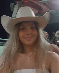 ♡Renée Morin♡ (@reneemorinn) • Instagram photos and videos