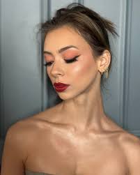 Adding fashion makeup artist to my resume ASAP!! 💃🏻😍 Had the absolute  pleasure to be invited to the @randa.rose show at @divanchicago to glam  some gorgeous women! More pics & videos to